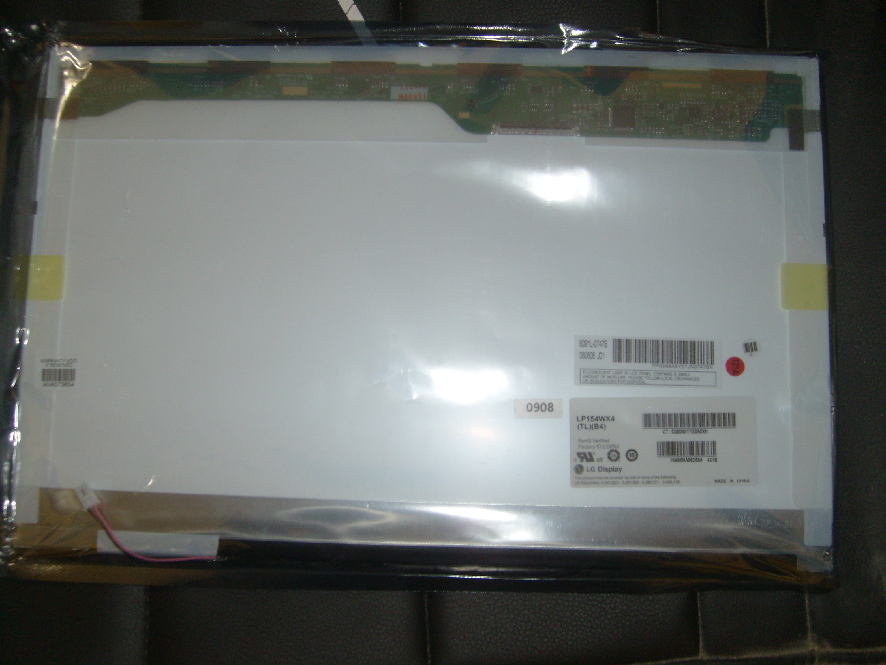 LG Philips 15.4" LP154WX4 Glossy wide lcd display, 12